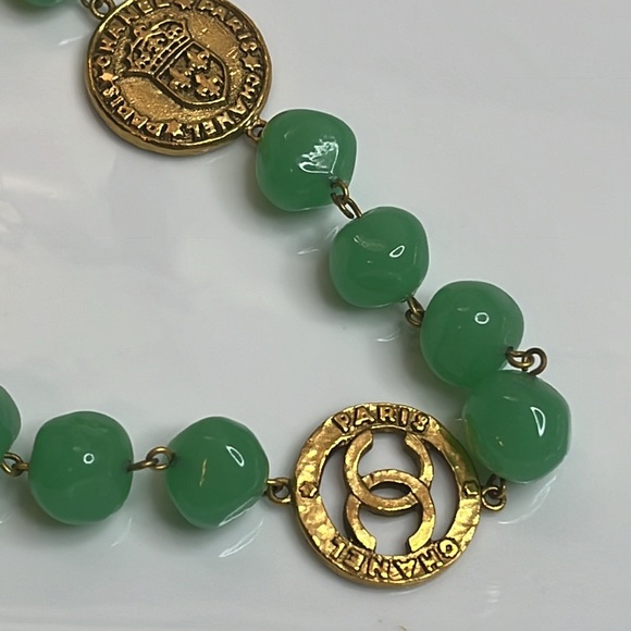 CHANEL VINTAGE 80’s -Rare Chanel Auction piece - Picture 2 of 10